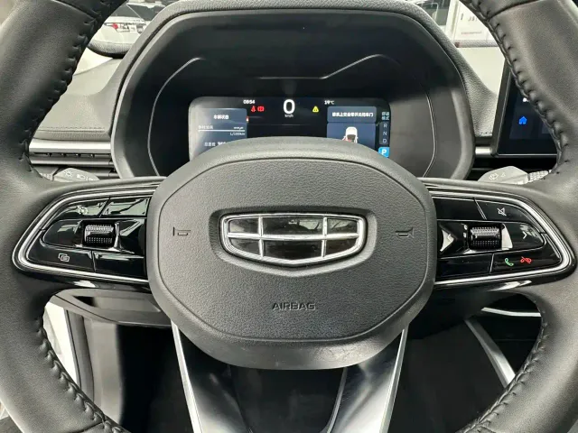 Geely Emgrand — Фото автомобиля 13