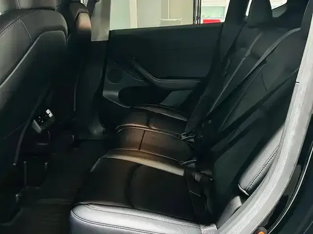 Tesla Model Y — Фото автомобиля 8