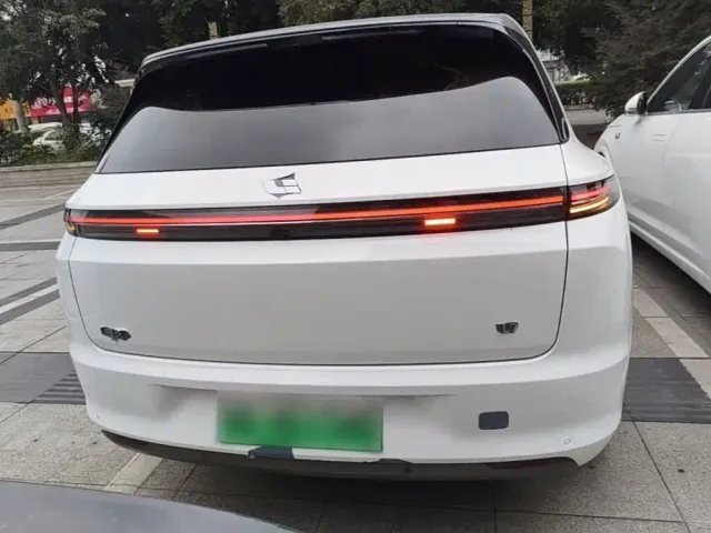 Li Auto L7 — Фото автомобиля 5
