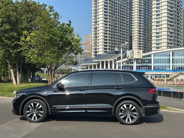 Volkswagen Tiguan L — Фото автомобиля 4