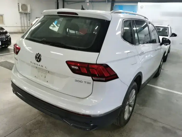 Volkswagen Tiguan L — Фото автомобиля 6
