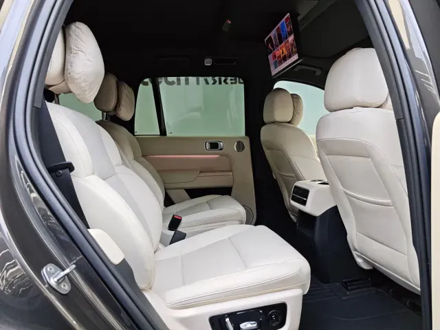 Li Auto L8 — Фото автомобиля 10