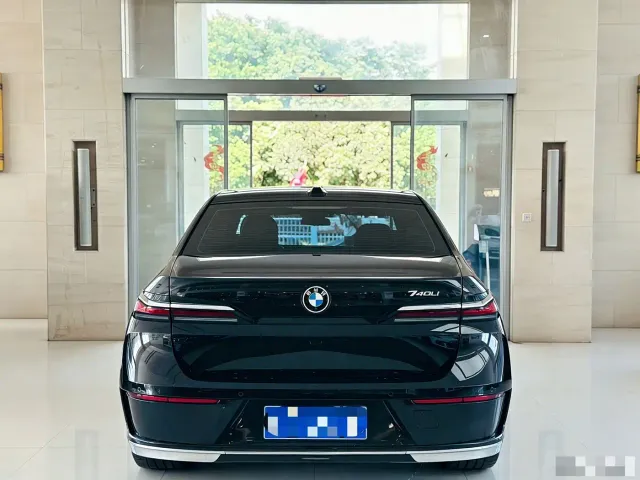BMW 7 Series — Фото автомобиля 8