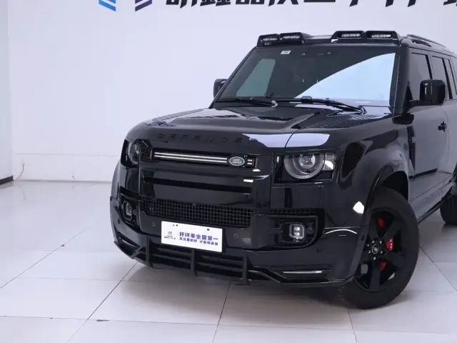Land Rover Defender — Фото автомобиля 3