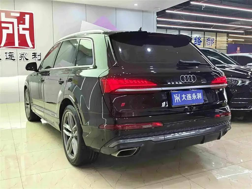Audi Audi Q7 2024 55 TFSI quattro S line Sport — Фото автомобиля 4