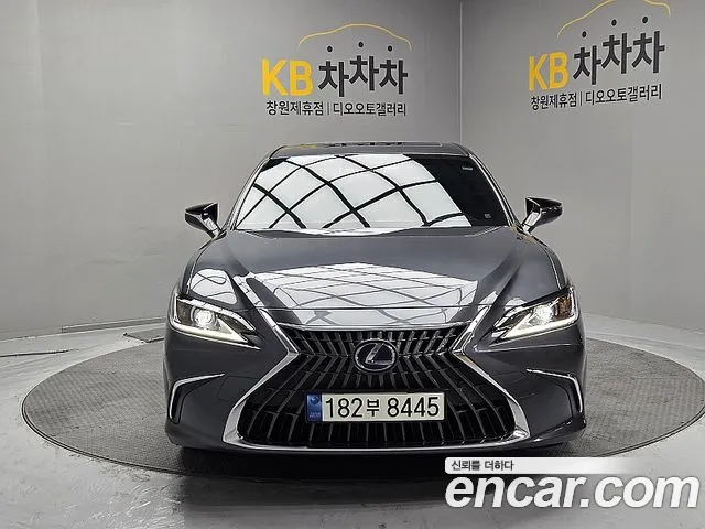Lexus ES — Фото автомобиля 2