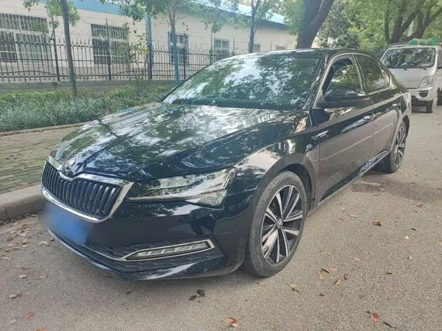 Фотография автомобиля — Skoda Superb