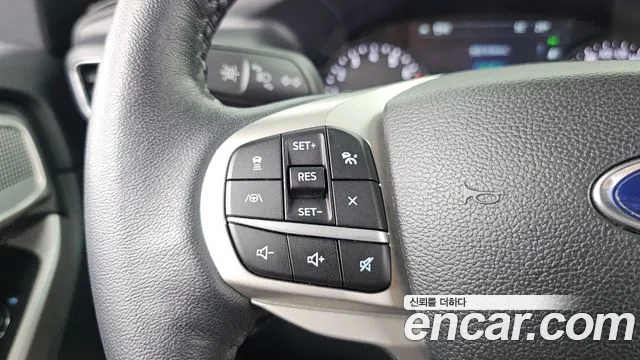 Ford Explorer — Фото автомобиля 28