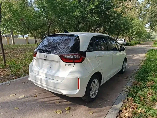 Honda Fit — Фото автомобиля 6