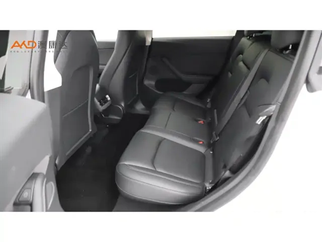 Tesla Model Y — Фото автомобиля 7