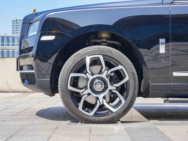 Rolls-Royce Cullinan — Фото автомобиля 8
