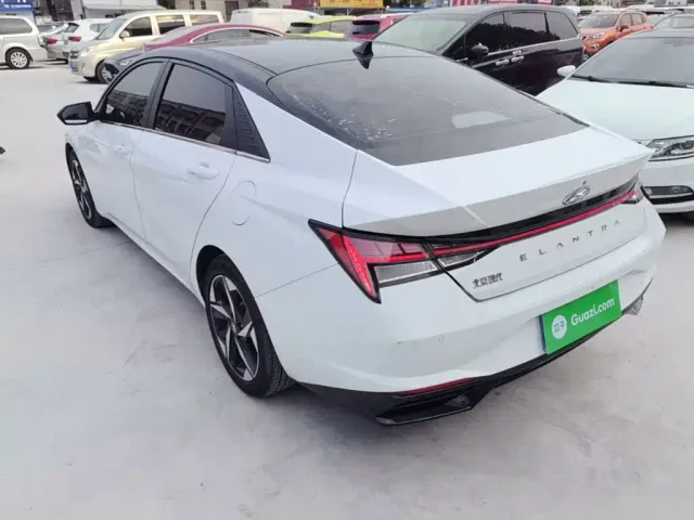 Hyundai Elantra — Фото автомобиля 4