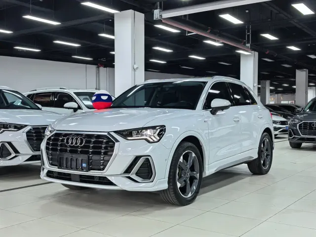 Фотография автомобиля — Audi Q3