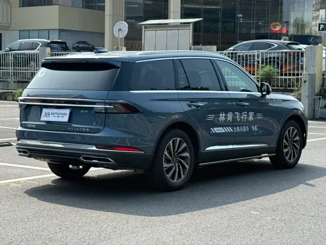 Lincoln Aviator — Фото автомобиля 7