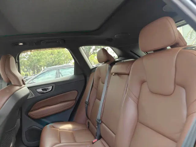 Volvo XC60 — Фото автомобиля 11
