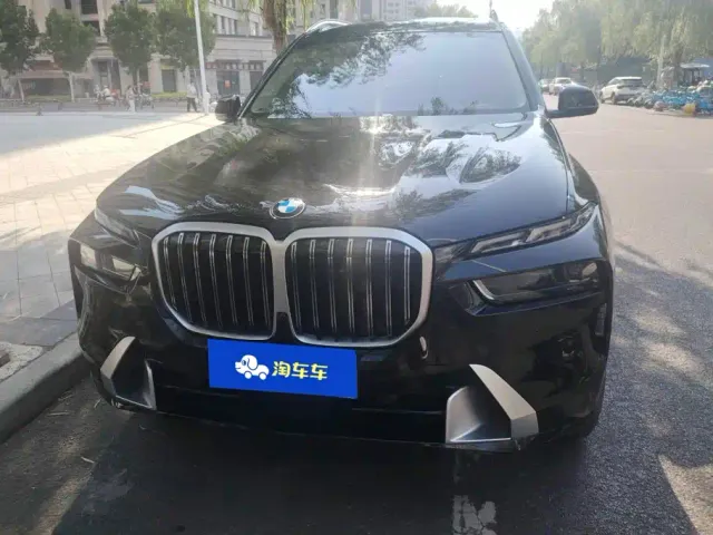 BMW X7 — Фото автомобиля 2