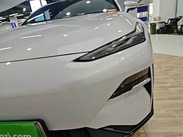 Geely Galaxy E8 — Фото автомобиля 23