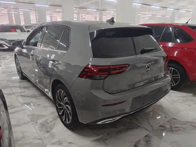 Volkswagen Golf — Фото автомобиля 10