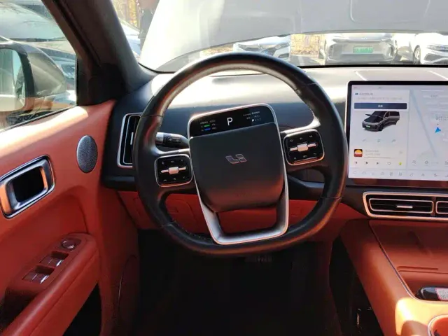 Li Auto L8 — Фото автомобиля 15