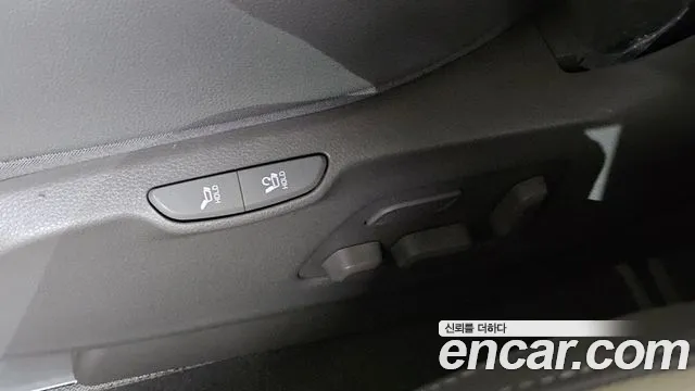 Kia Carnival Generation 4 — Фото автомобиля 28