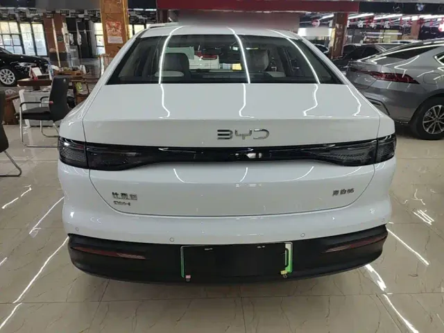 BYD Seal 05 DM-i — Фото автомобиля 5