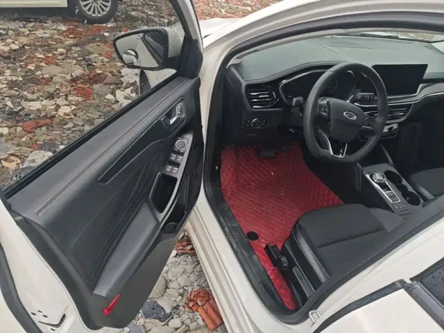 Ford Focus — Фото автомобиля 15