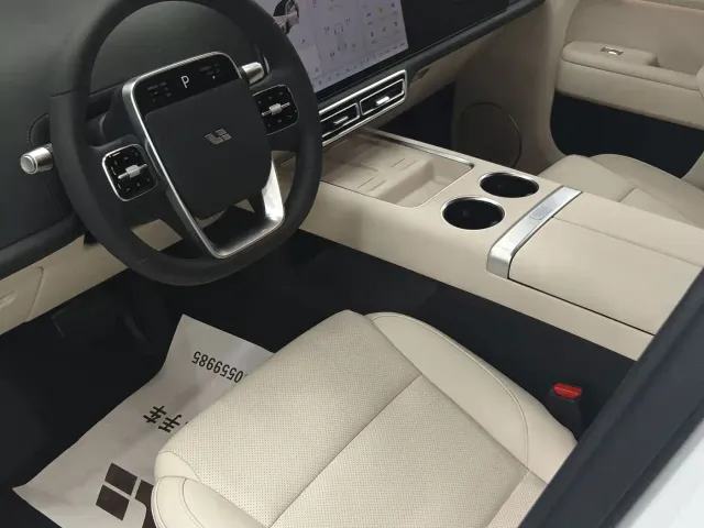 Li Auto L7 — Фото автомобиля 7