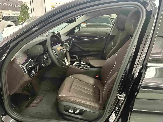 BMW 5 Series — Фото автомобиля 12