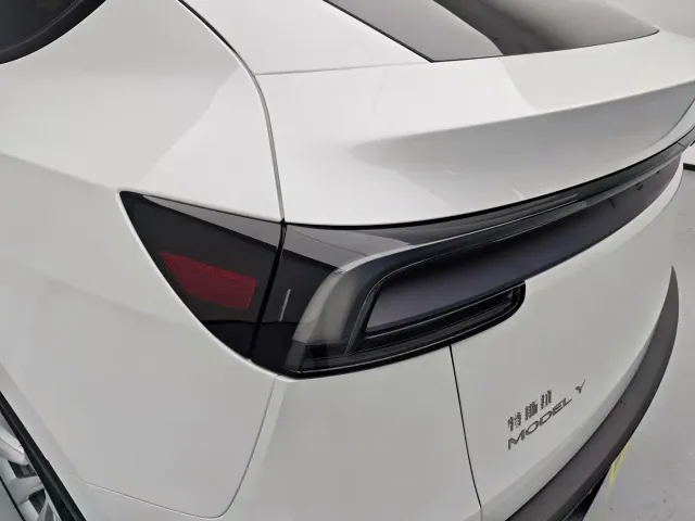 Tesla Model Y — Фото автомобиля 8