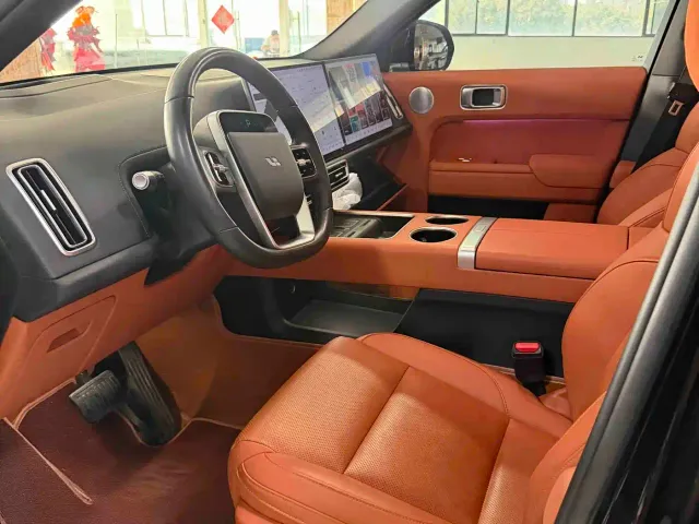 Li Auto L7 — Фото автомобиля 10