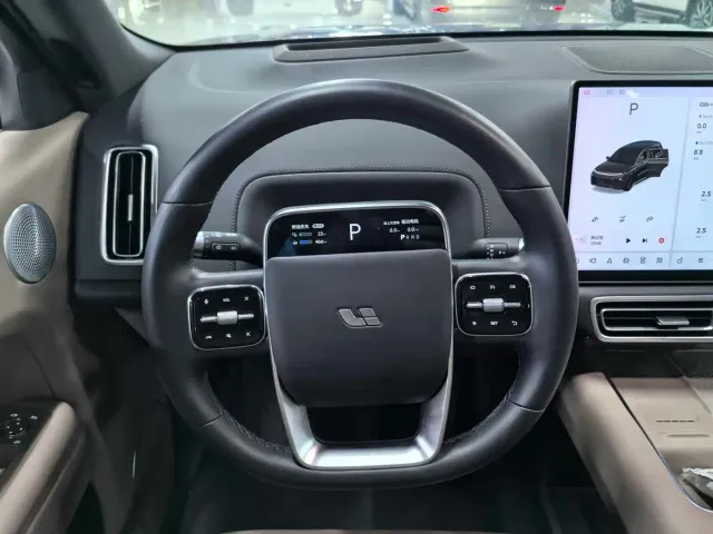 Li Auto L8 — Фото автомобиля 7