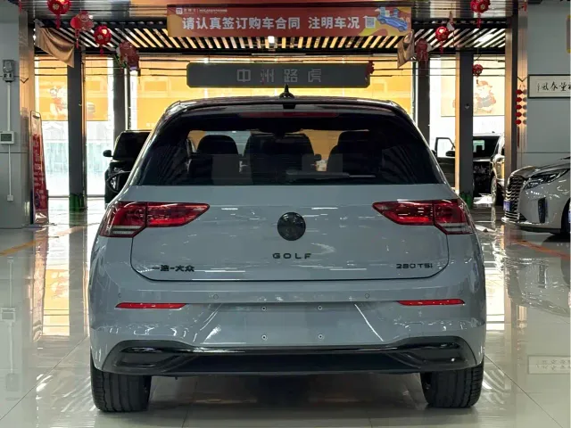 Volkswagen Golf — Фото автомобиля 7