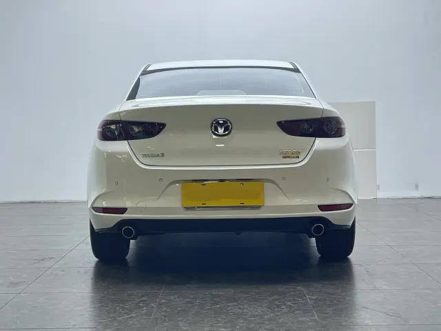 Mazda Axela — Фото автомобиля 5