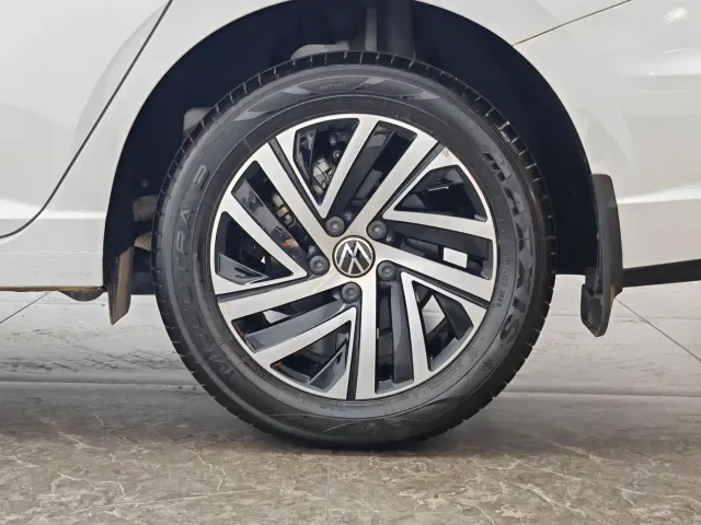 Volkswagen Lavida — Фото автомобиля 9