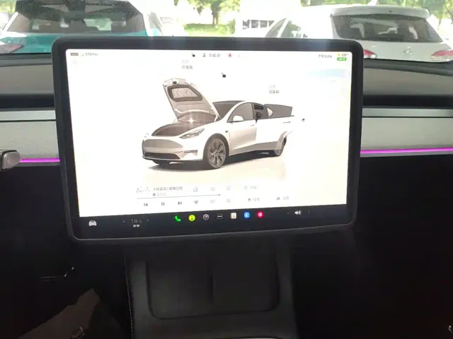 Tesla Model Y — Фото автомобиля 12