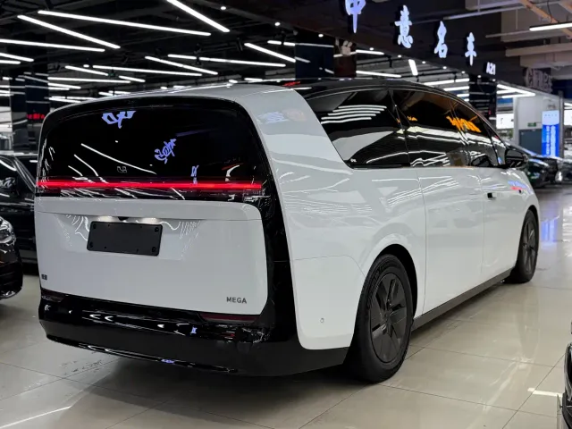 Li Auto MEGA — Фото автомобиля 6