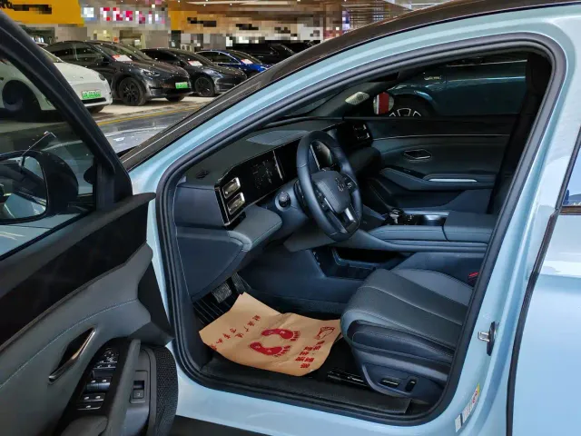 BYD Qin L — Фото автомобиля 7