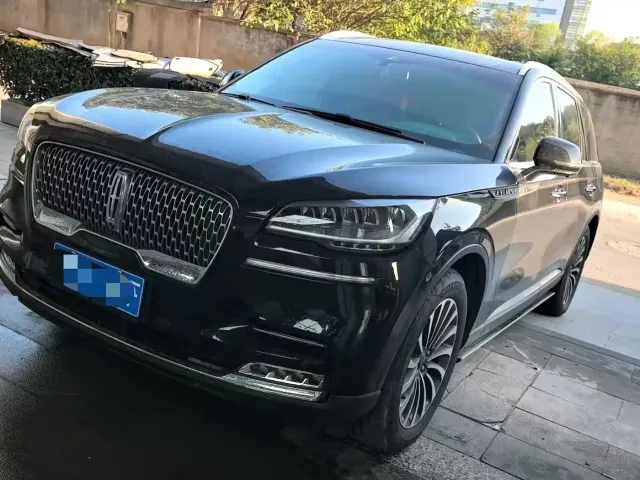 Фотография автомобиля — Lincoln Aviator