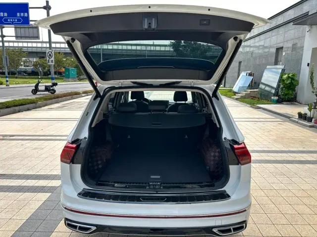 Volkswagen Tiguan L — Фото автомобиля 18