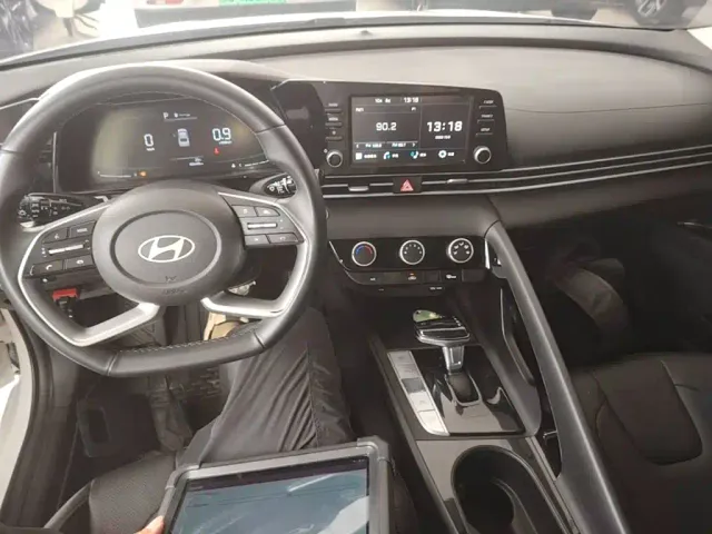 Hyundai Elantra — Фото автомобиля 9