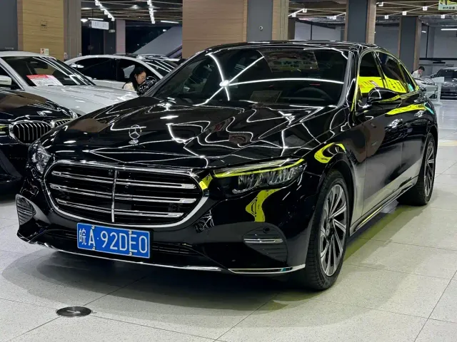 Mercedes-Benz E-Class — Фото автомобиля 3