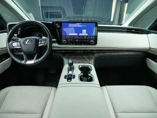 Lexus LM — Фото автомобиля 9
