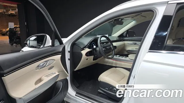 Genesis GV70 — Фото автомобиля 15