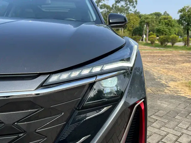 Changan Z6 — Фото автомобиля 8