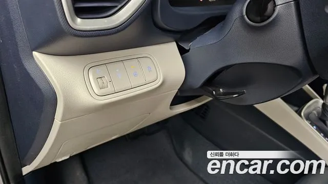 Hyundai Venue — Фото автомобиля 24