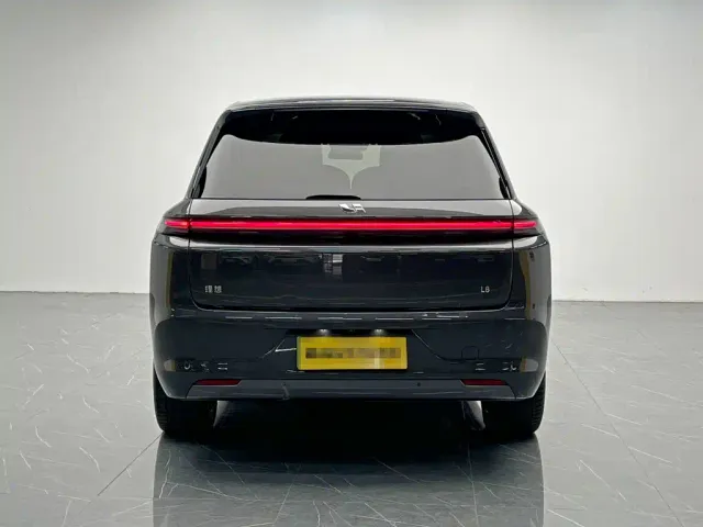 Li Auto L8 — Фото автомобиля 5