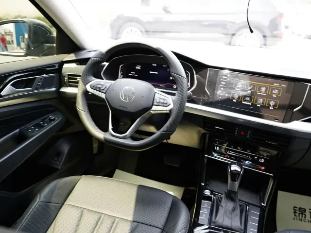 Volkswagen Passat — Фото автомобиля 16