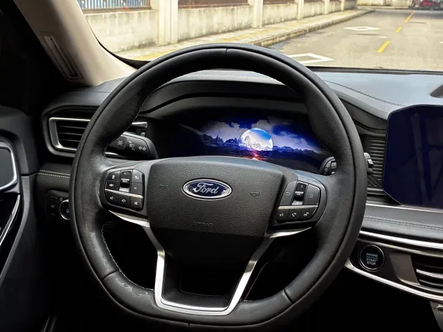 Ford Explorer — Фото автомобиля 20