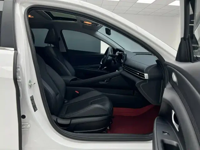 Hyundai Elantra — Фото автомобиля 16
