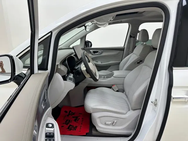 Roewe iMAX8 — Фото автомобиля 15